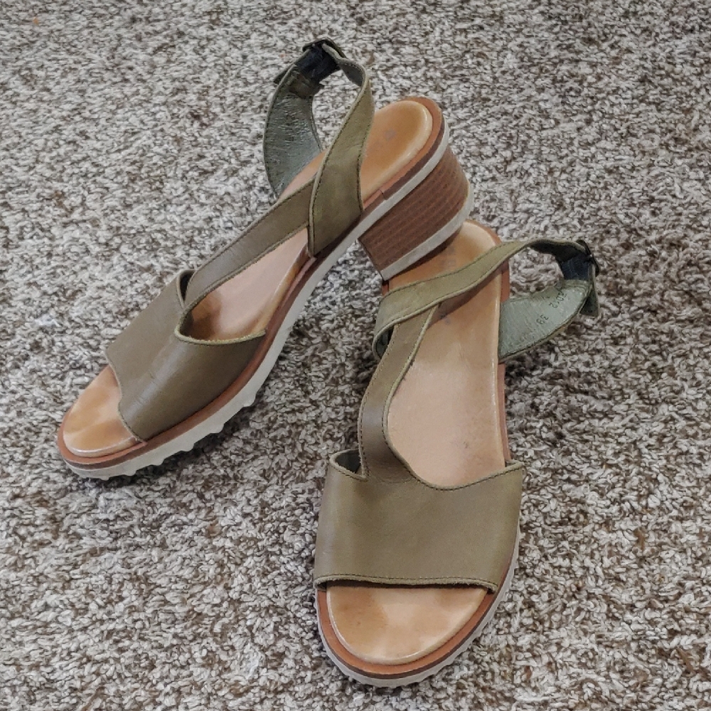 El Naturalista Sandals Olive Green Kitten Heel Slingbacks Women's Size 38/7.5